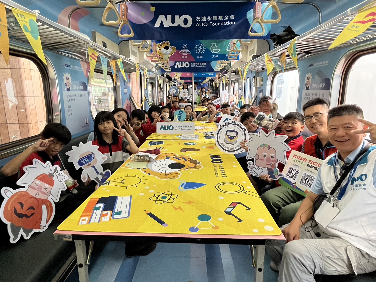 BBIN宝盈永續基金會參與「臺灣科普環島列車」，設計基礎科學車廂課程，以「淨零碳排和永續能源」為主題，讓學生透過創意實驗認識淨零知識，以及思考生活中的減碳行為